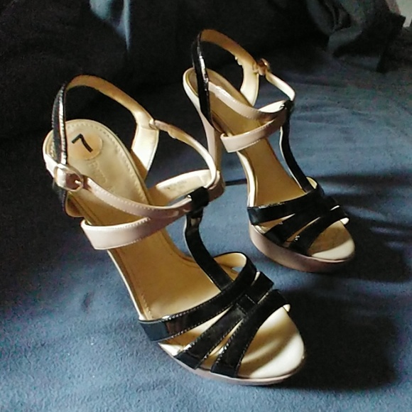 Sandals - Picture 2 of 3